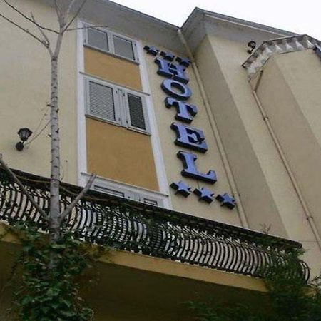 Art Hotel Nirvana Tiranë Luaran gambar