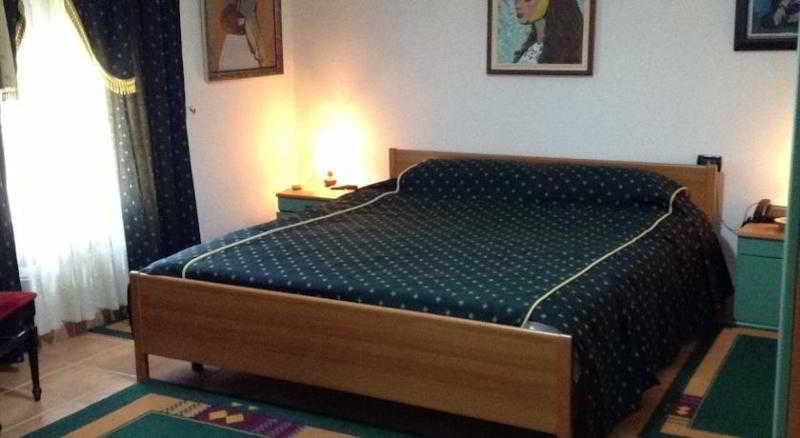 Art Hotel Nirvana Tiranë Luaran gambar