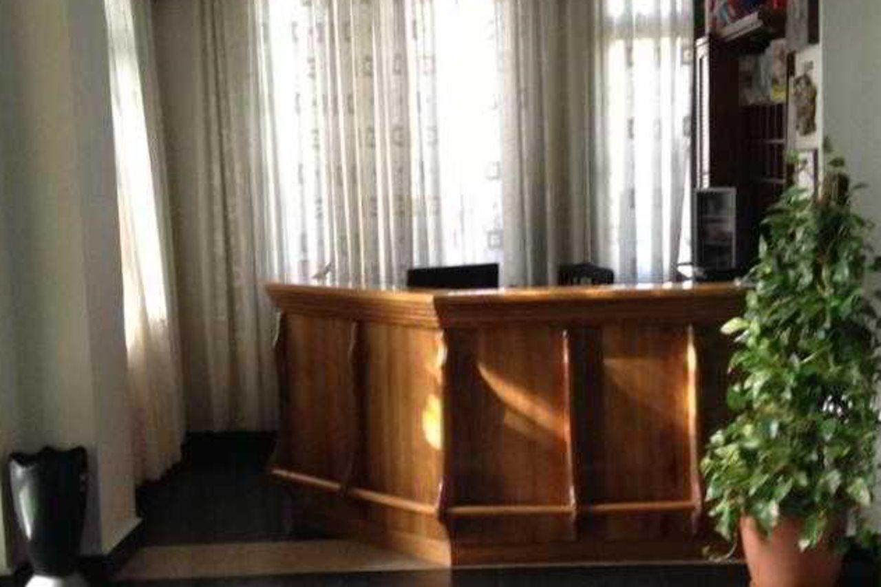 Art Hotel Nirvana Tiranë Luaran gambar