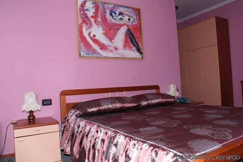 Art Hotel Nirvana Tiranë Bilik gambar