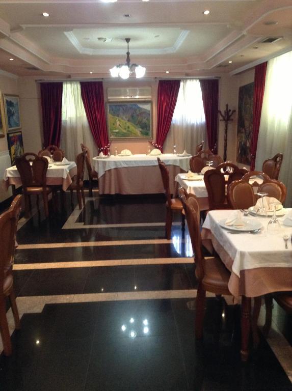 Art Hotel Nirvana Tiranë Restoran gambar