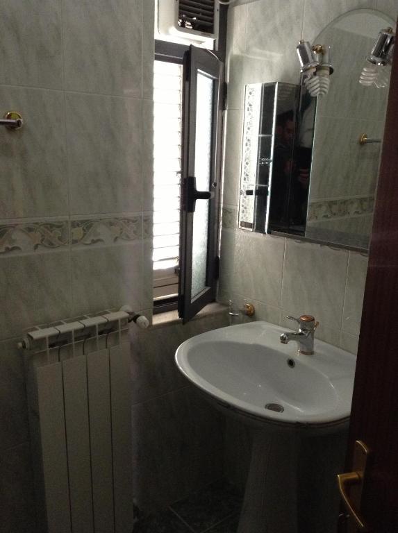 Art Hotel Nirvana Tiranë Bilik gambar