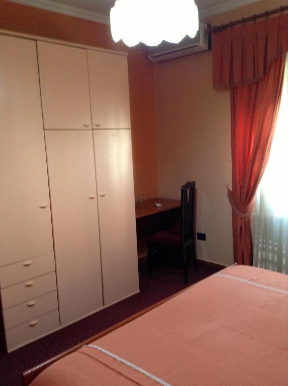 Art Hotel Nirvana Tiranë Bilik gambar