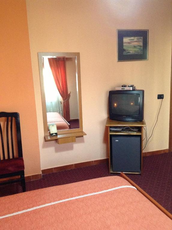 Art Hotel Nirvana Tiranë Bilik gambar