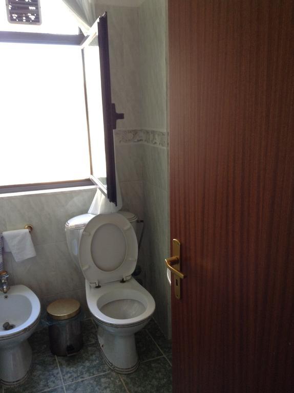 Art Hotel Nirvana Tiranë Bilik gambar